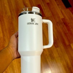 New white stanley 40oz